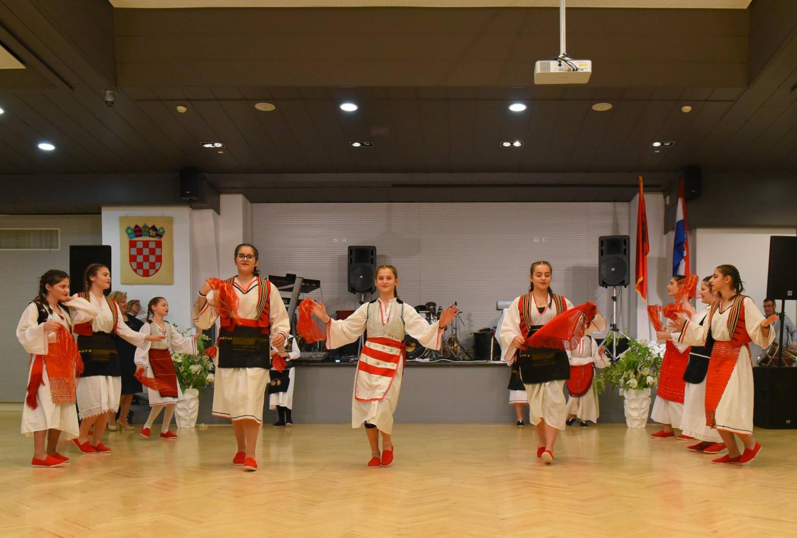 Općina Medulin čestitala Dan albanske zastave