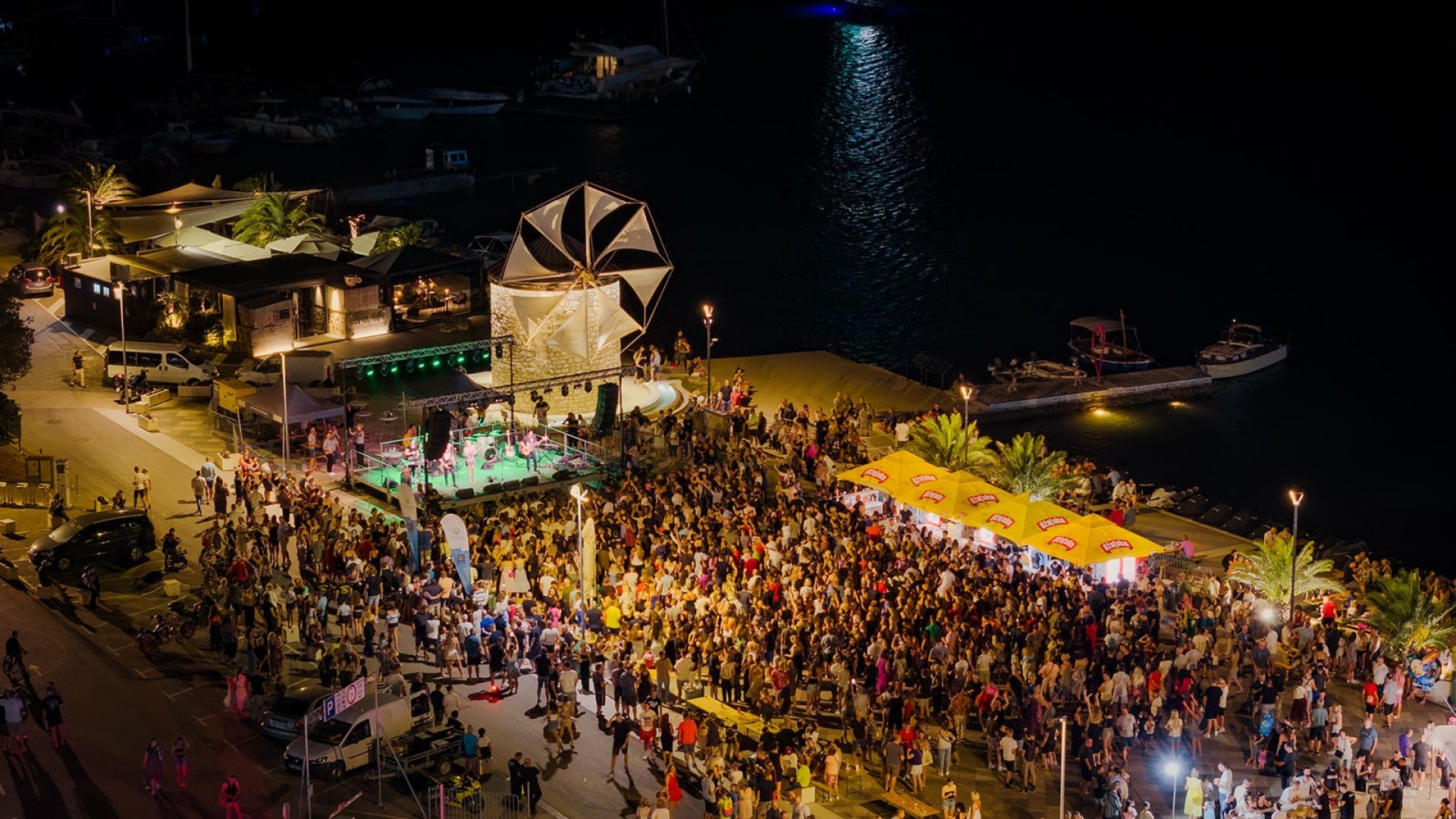 Tisuće posjetitelja uživalo u nastupima Klape Škerac, The 6th Edition Banda i grupe Magazin!