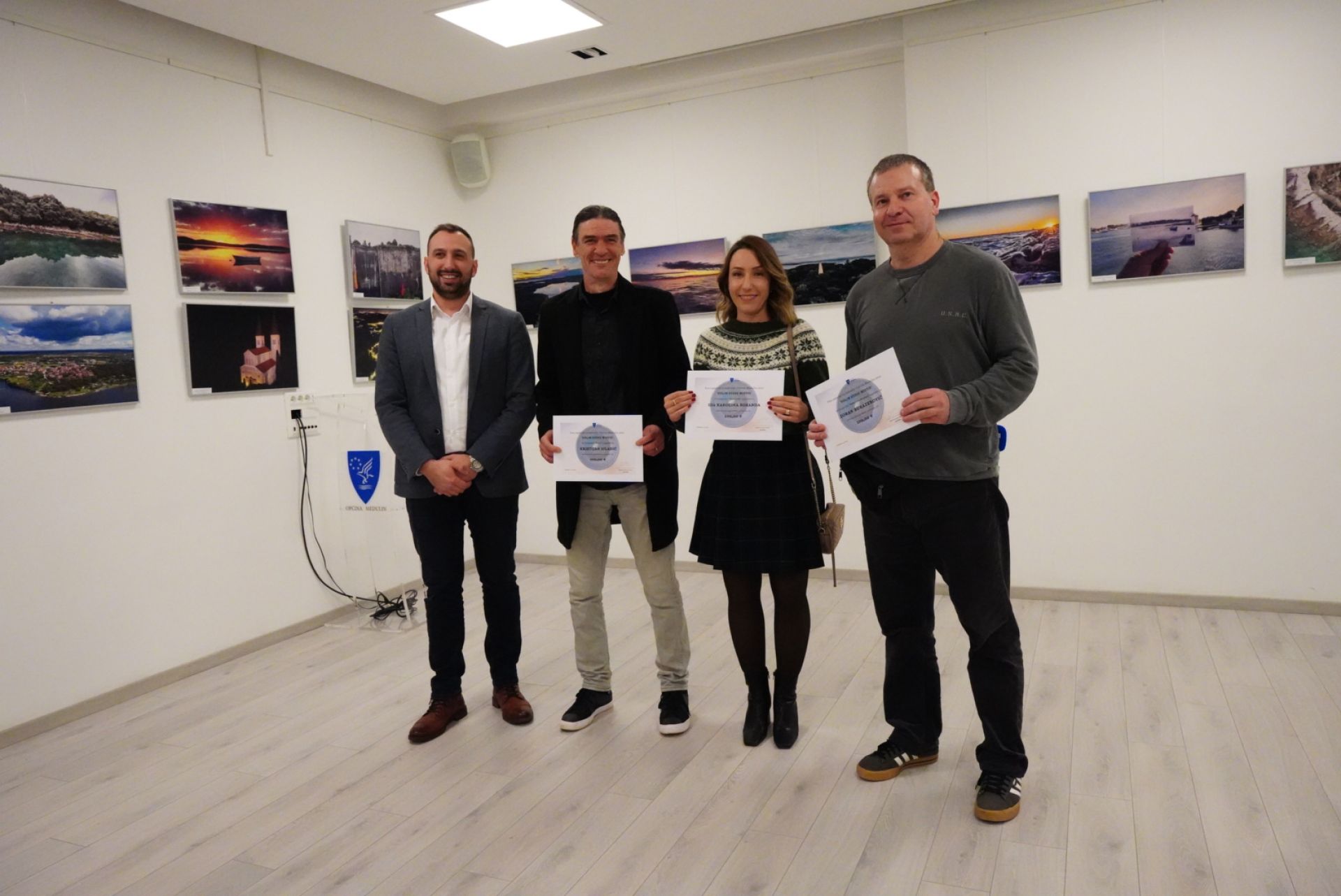 Predstavljen kalendar Općine Medulin za 2025. godinu i dodjeljene nagrade autorima najboljih fotografija pristiglih na foto natječaj „Volin svoje misto!“