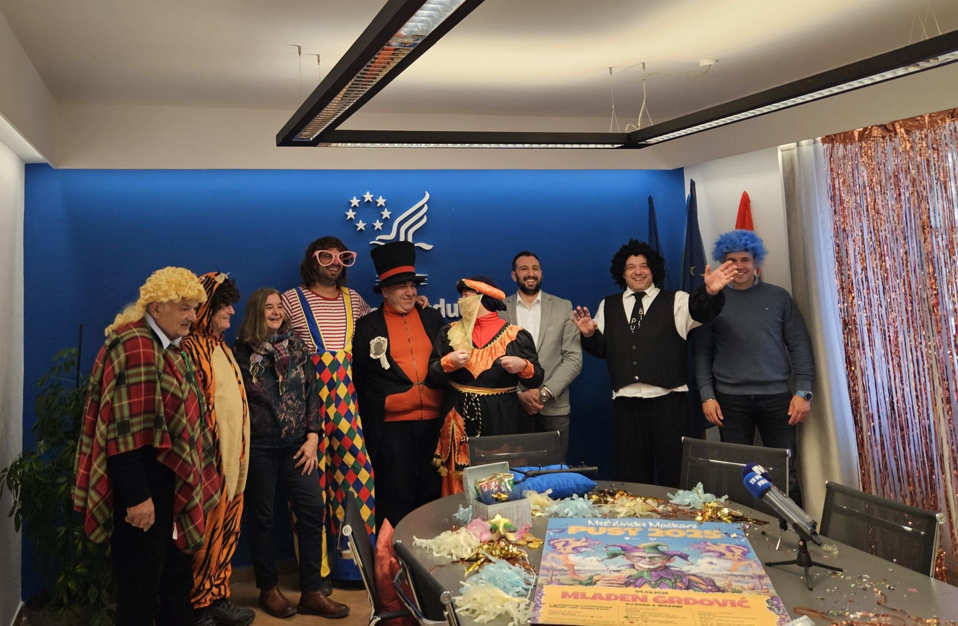 Počelo 5. godišnje doba u Općini Medulin - Maškare preuzele ključeve Općine, obećale asfalt i besplatan koncert Mladena Grdovića