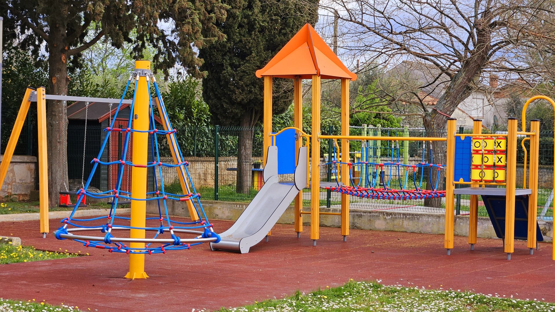 Završeni su radovi na uređenju dječjeg igrališta u Vinkuranu