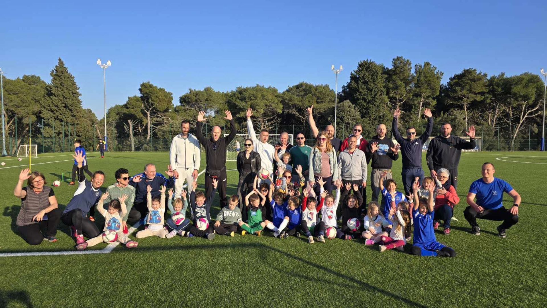 Sportsko druženje NK Banjole s mališanima iz Dv Medulin 