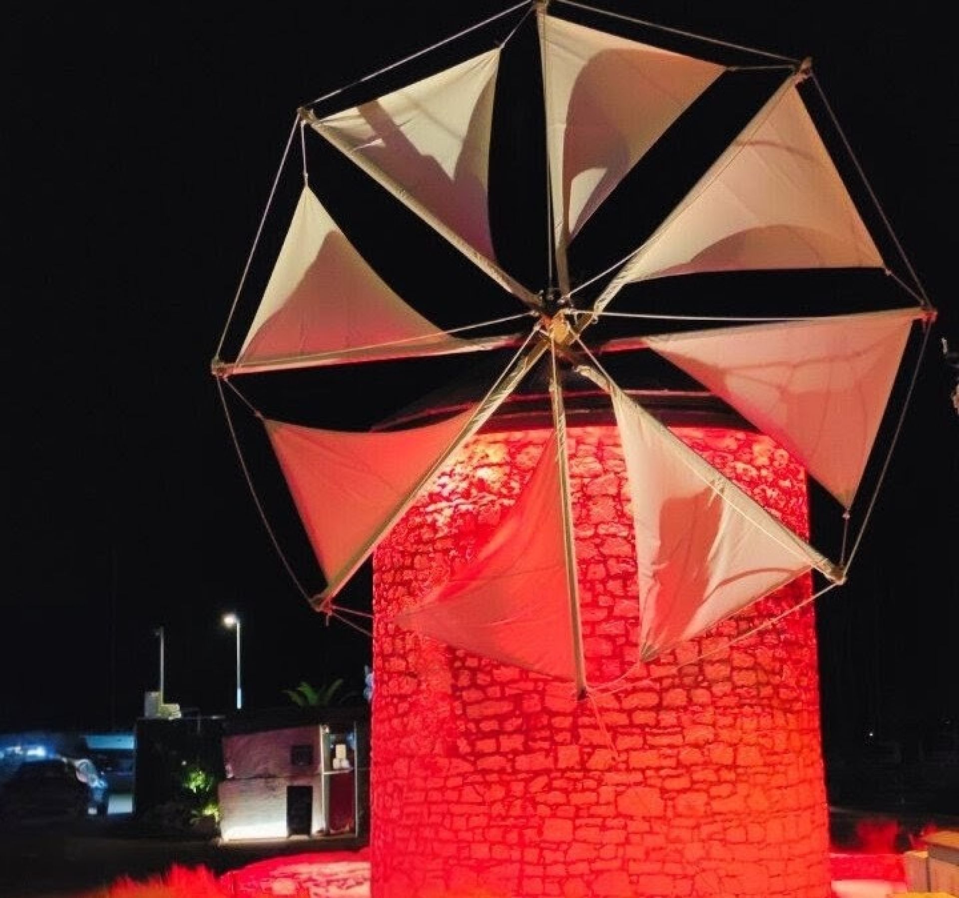 Malin na vitar zasvijetlio crvenom bojom povodom Svjetskog dana svjesnosti o Duchenne mišićnoj distrofiji ove nedjelje