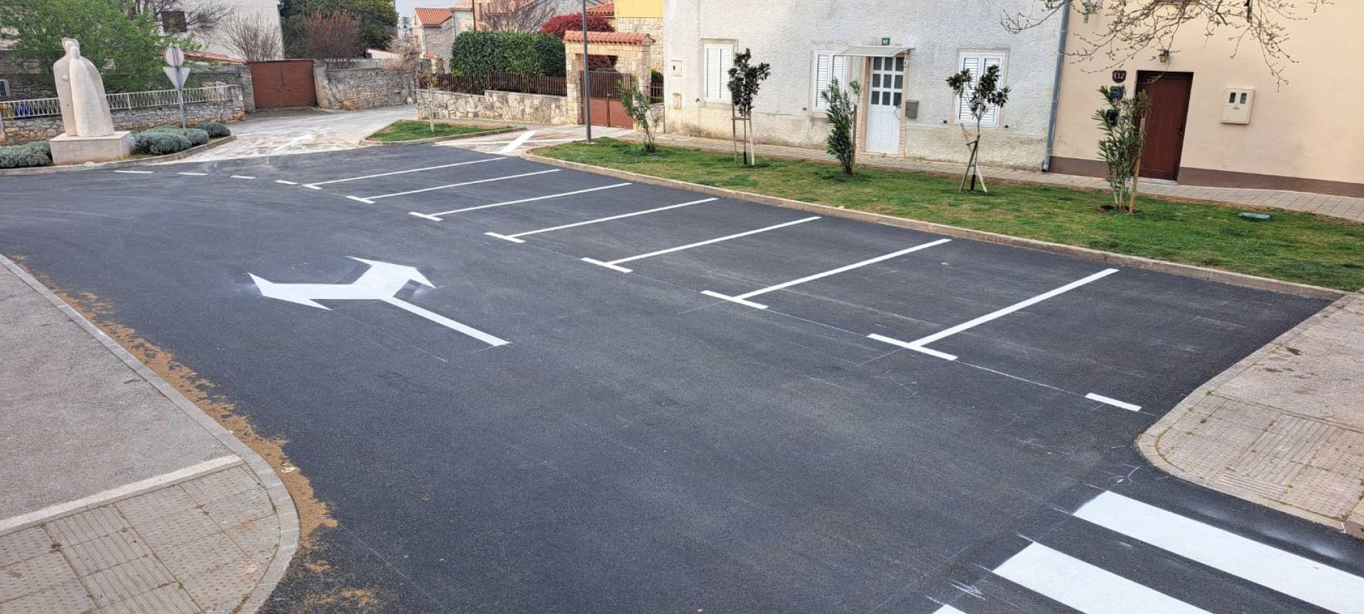 Obnova asfaltnog sloja u krugu crkve sv. Agneze u Medulinu