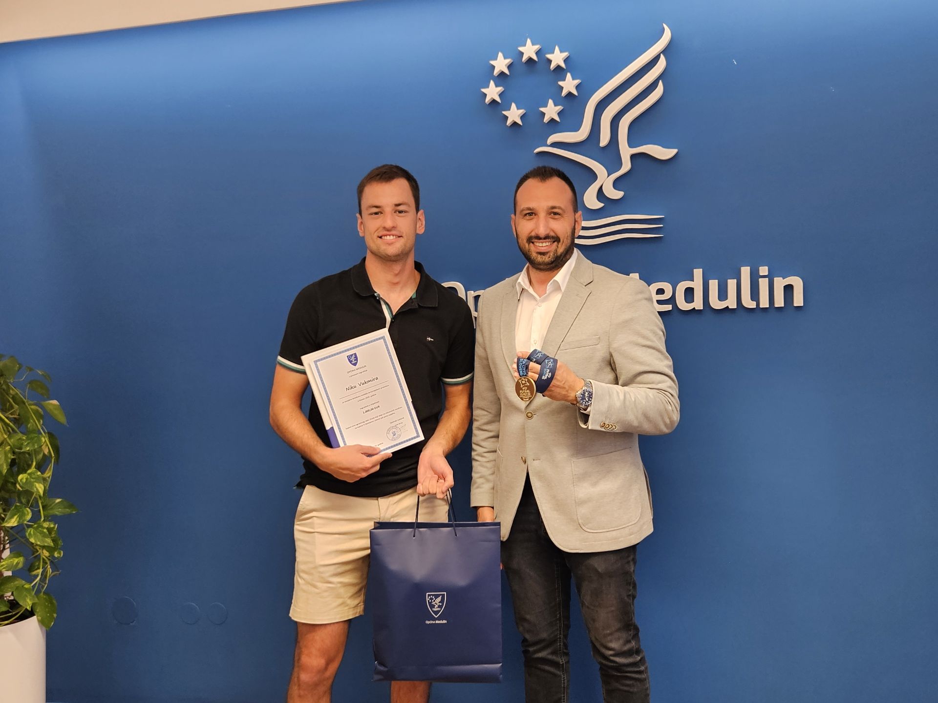 Općina Medulin nagradila Niku Vukmira za osvojeno treće mjesto na Europskom prvenstvu u futsalu